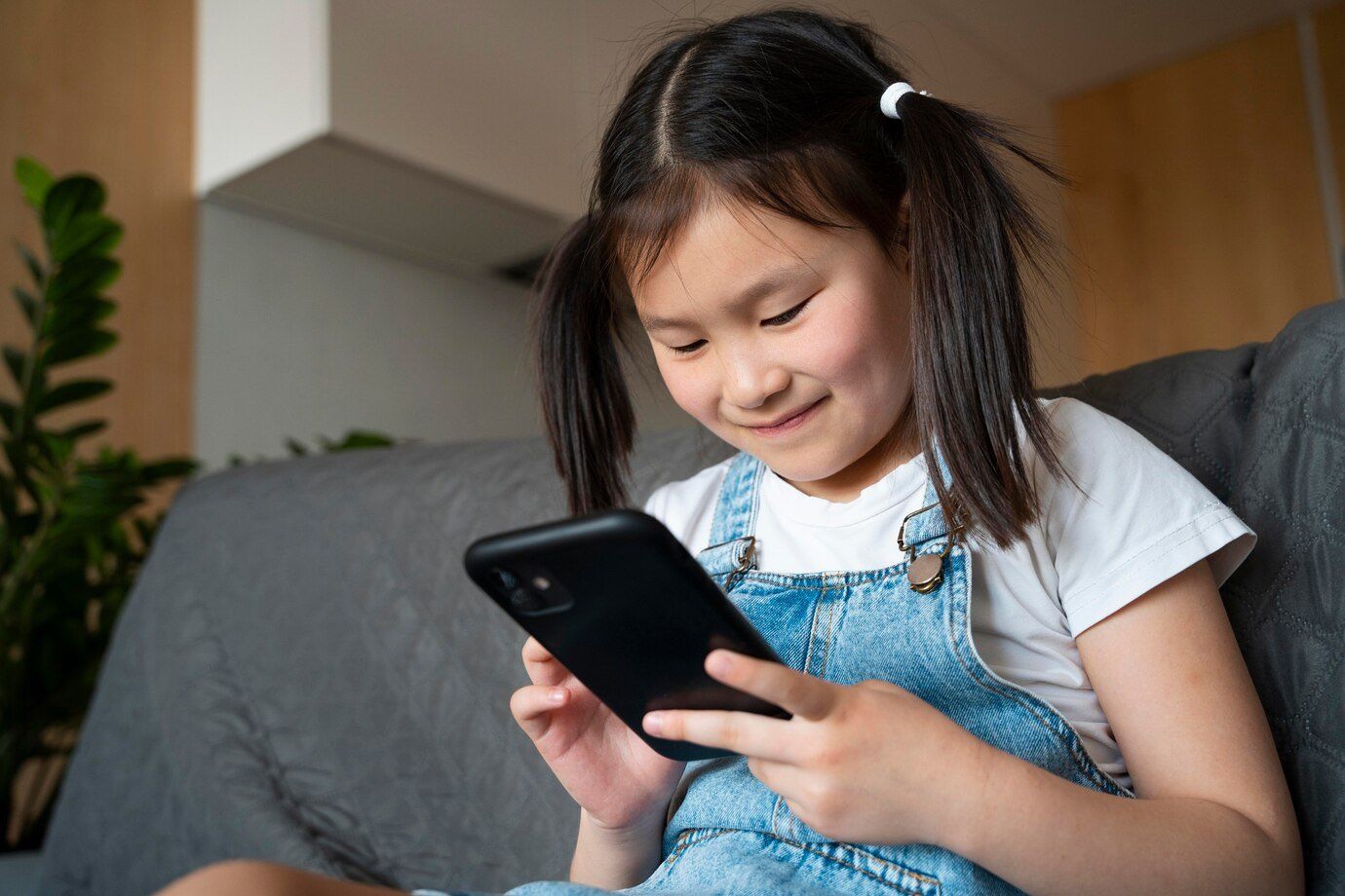 Film di Handphone Seru Tapi Perlu Bijak
