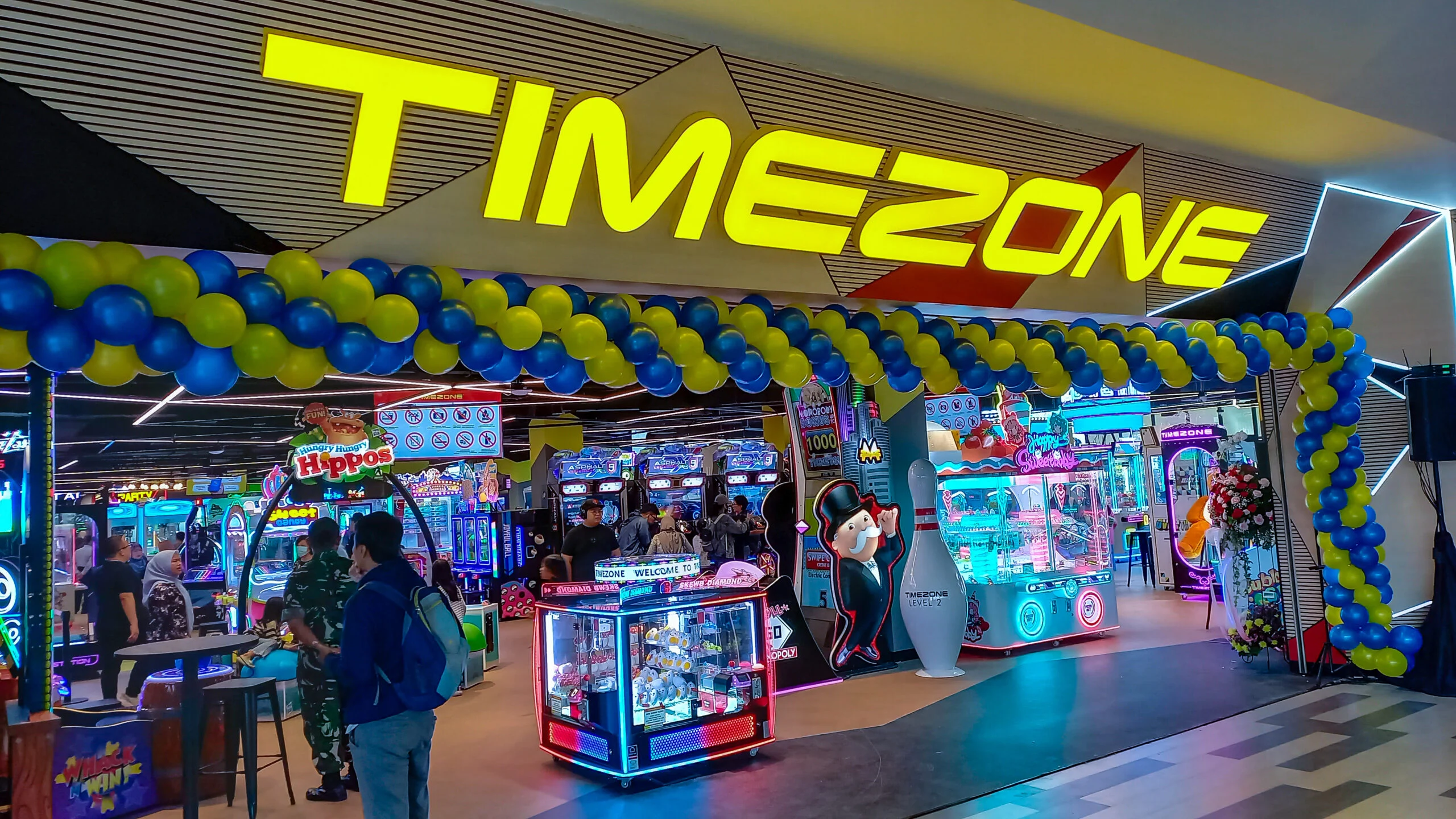 Bermain di Timezone Bersama Keluarga