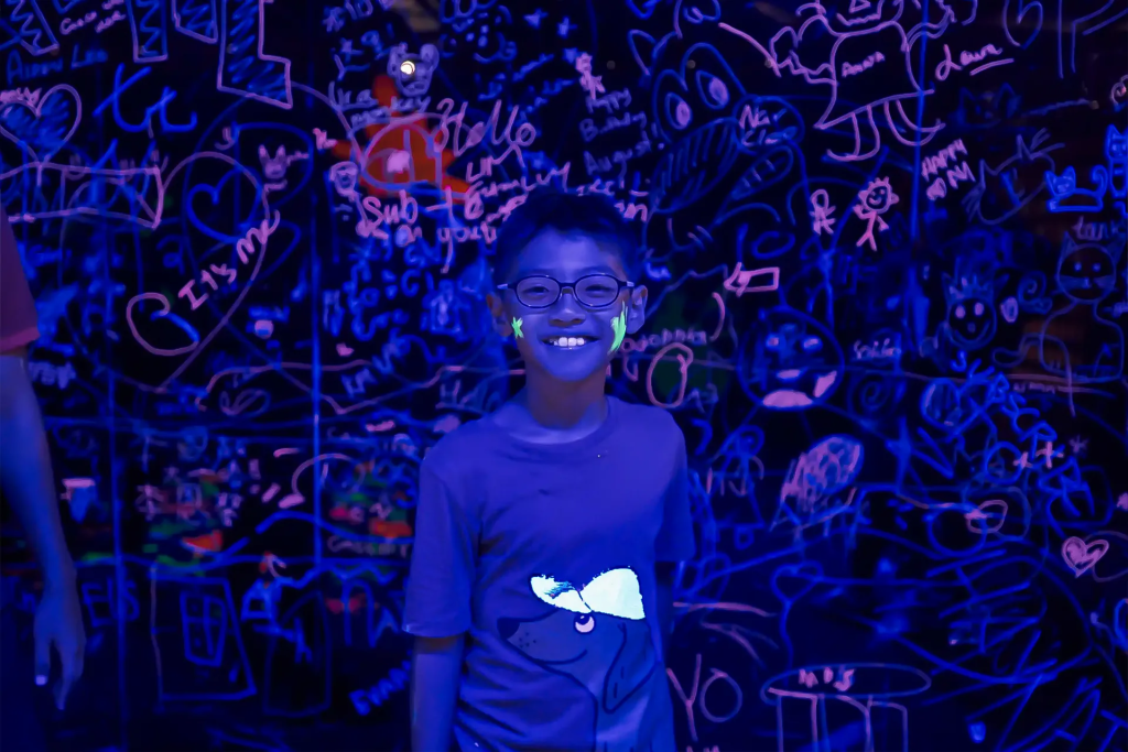 5 Cyber Neon Playground Anak Suka Pesta 2026